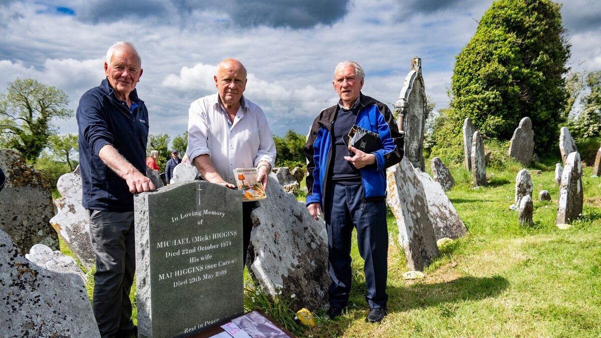 Pat White, John Arnold and Charlie McAllister at the Higgins headstone in Templecurraheen Graveyard